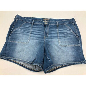 Women Plus Size Torrid Jean Shorts **Size 26**
